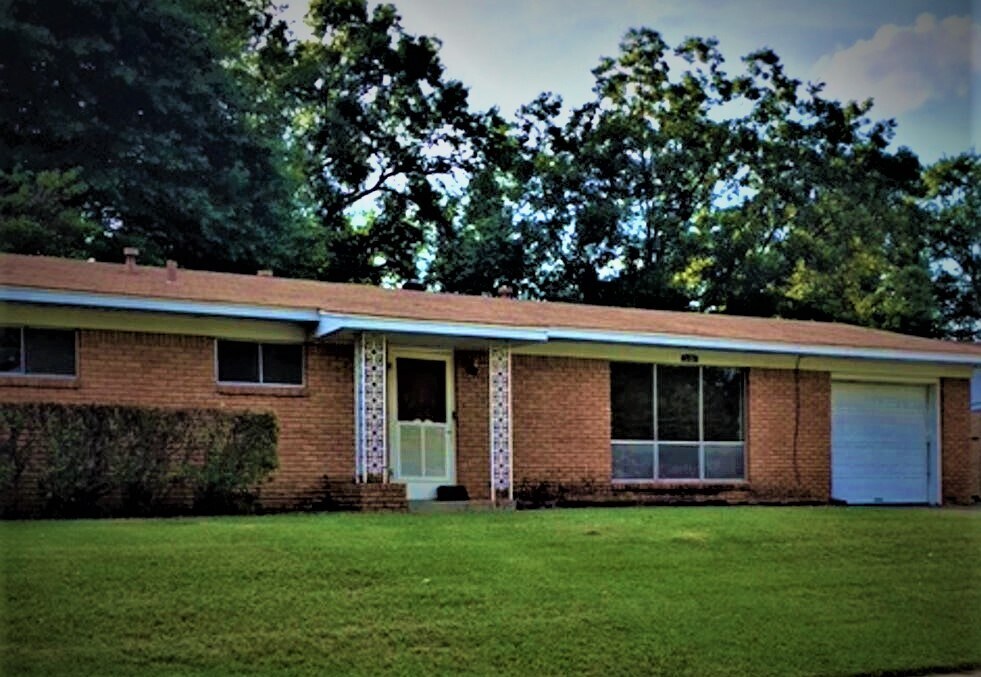 Primary Photo - 3409 Robinhood Ln