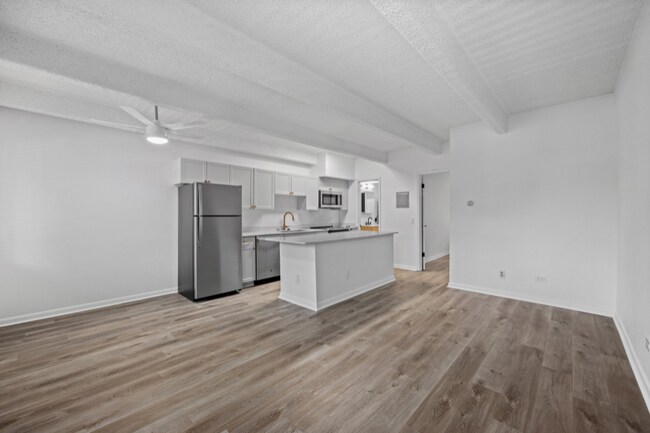 Building Photo - 815 E Ellsworth Ave