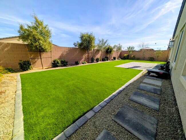 Foto del edificio - 3716 Etendre Ct