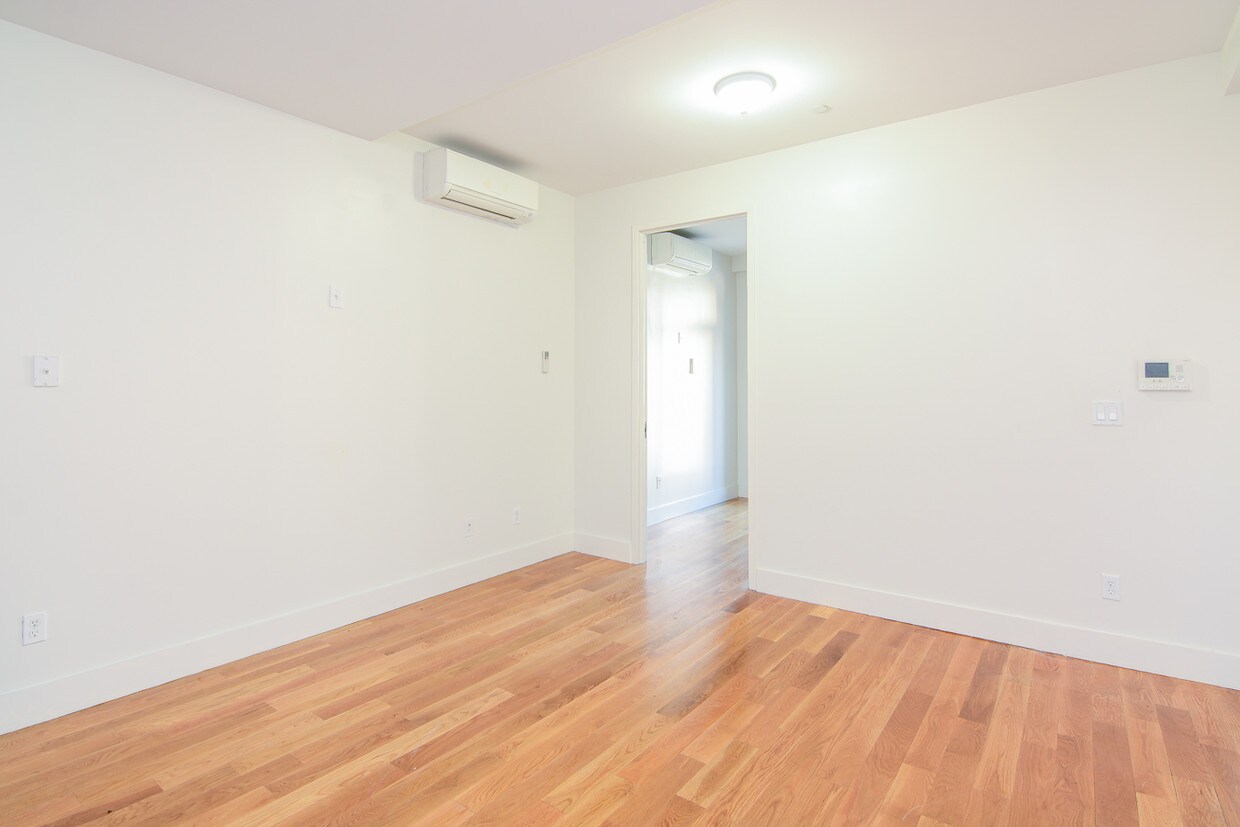 Foto principal - 871 Bergen St