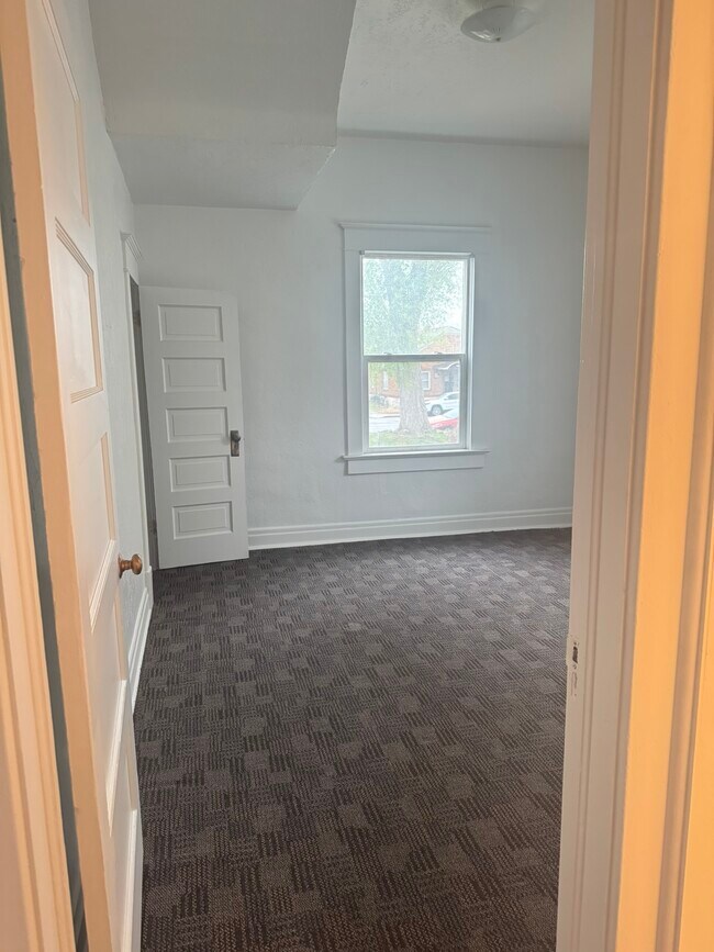 Bedroom 1 - 315 W Halliday St