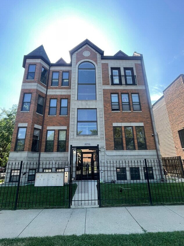 Primary Photo - 4956 S Champlain Ave