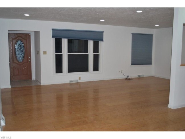 Building Photo - 2515 Deborah Dr