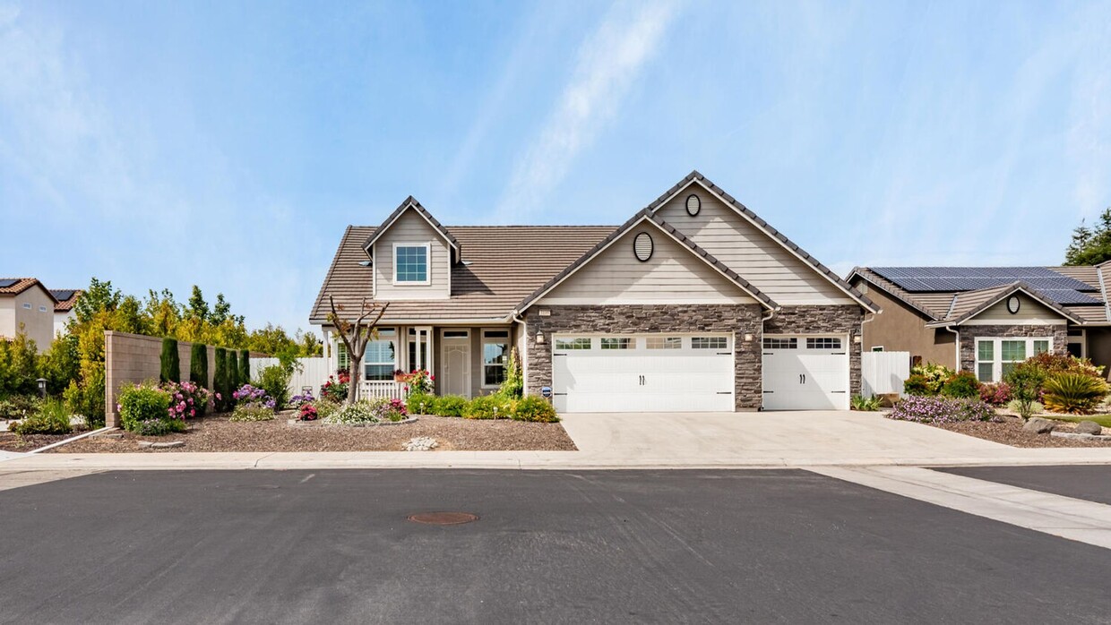 Foto principal - Amazing 3 Bedroom+Flex Room/2 Bath/3 Car G...