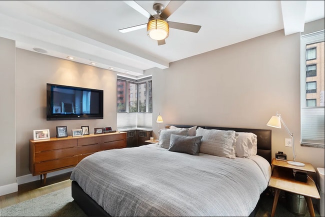 Building Photo - 200 W 20th St