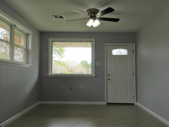 Building Photo - 6800-02 Pontchartrain