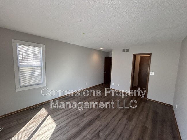 Building Photo - 1024 Jana Dr