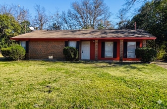 Building Photo - 636 Green Leaf Dr