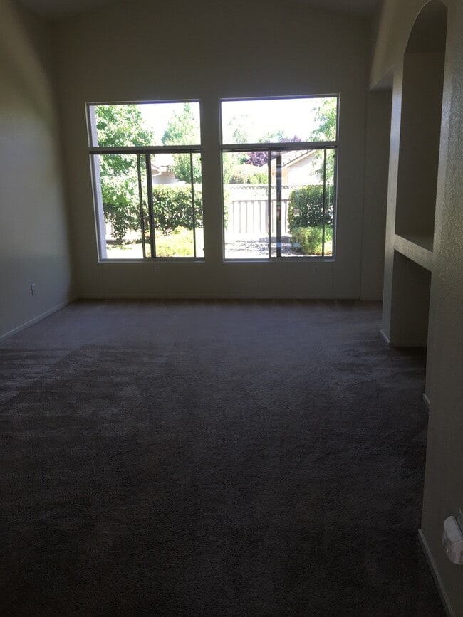 Building Photo - 5096 Dreamgarden Loop