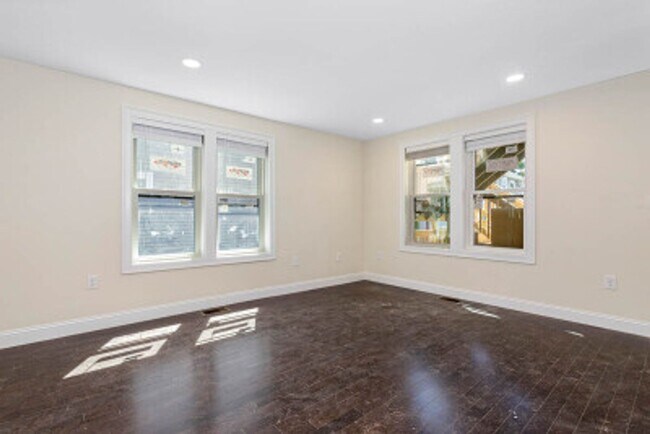 Foto del edificio - TUFTS 5 bed 5.5 bath - Available 6/1