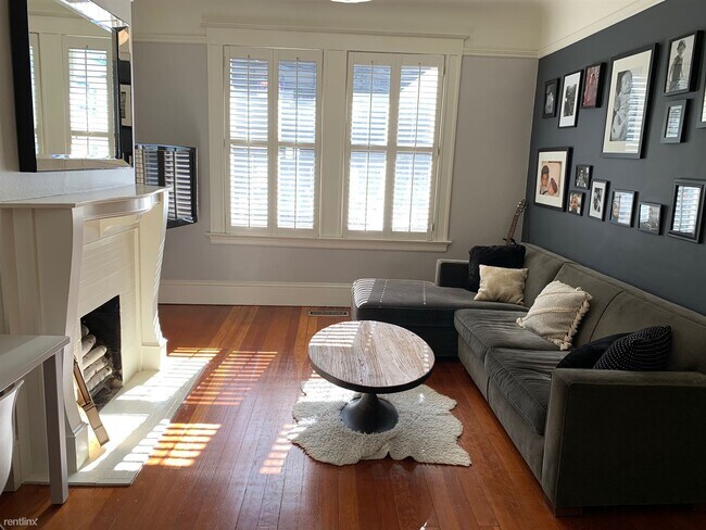 Building Photo - 3 br, 2 bath Condo - 2208 Jones Street Rus...