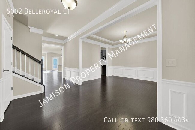 Foto del edificio - 5002 Belleroyal Ct