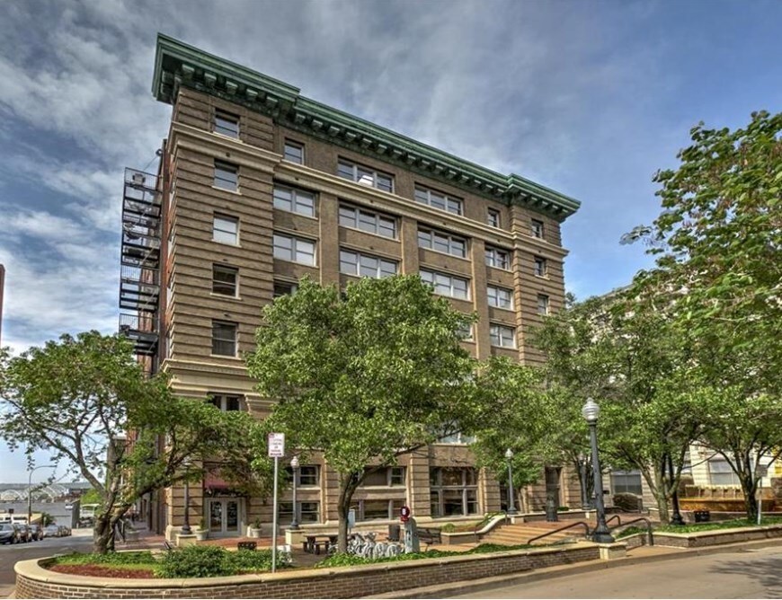 Exterior - 408 W 8th St