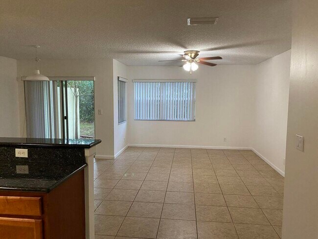 Foto del edificio - 925 Imperial Lake Rd