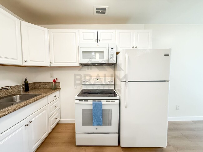 Foto del edificio - 5611 Fulcher Ave