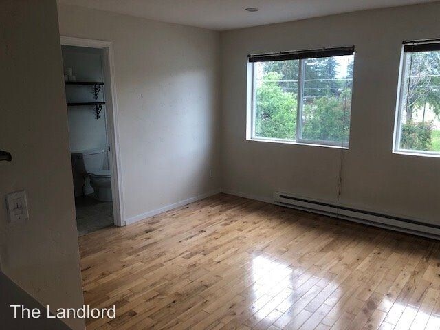 Foto del edificio - 1 br, 1 bath House - 736 1/2 E. 1st ST.