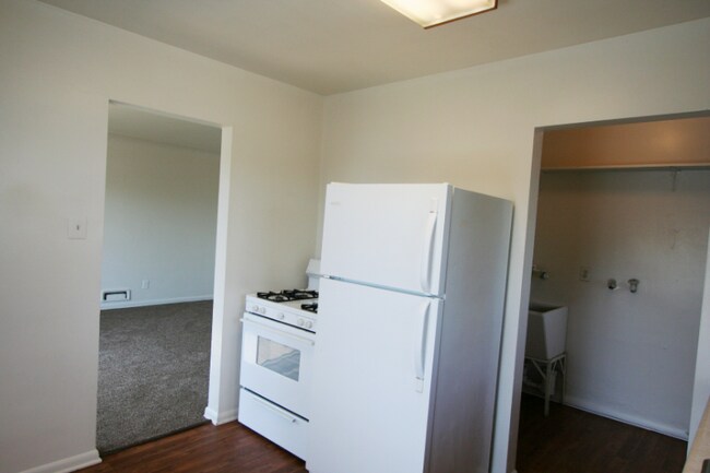 Building Photo - 1385 W Gill Pl