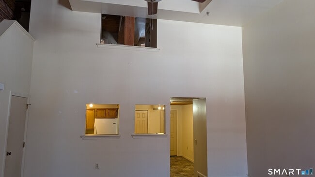 Building Photo - 839 Main St