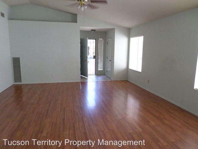 Building Photo - 2 br, 2 bath House - 4658 W. Knollside St.