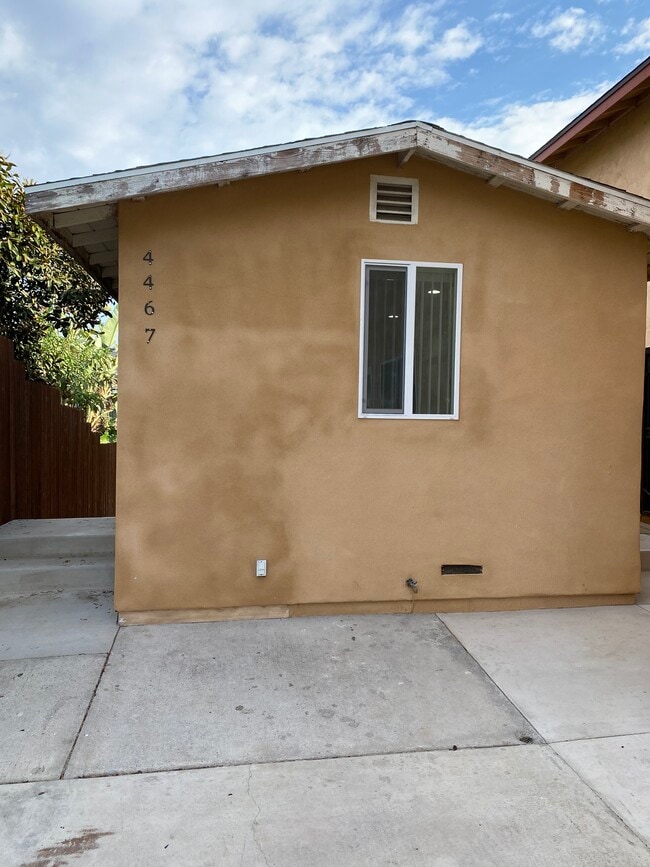Building Photo - 4465 Hilltop Dr
