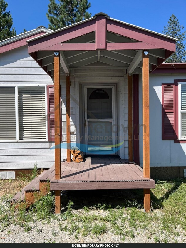 Primary Photo - Cozy 2-Bed, 2-Bath Home with Off-Street Pa...
