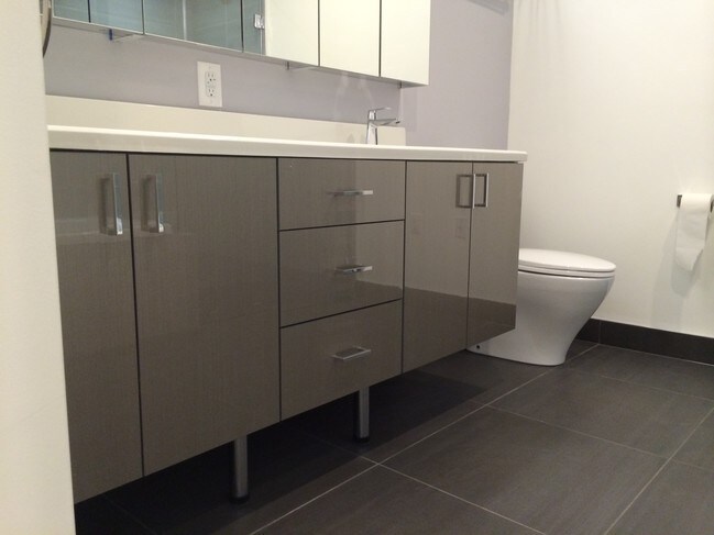 Spa Bath - 559 N 20th St