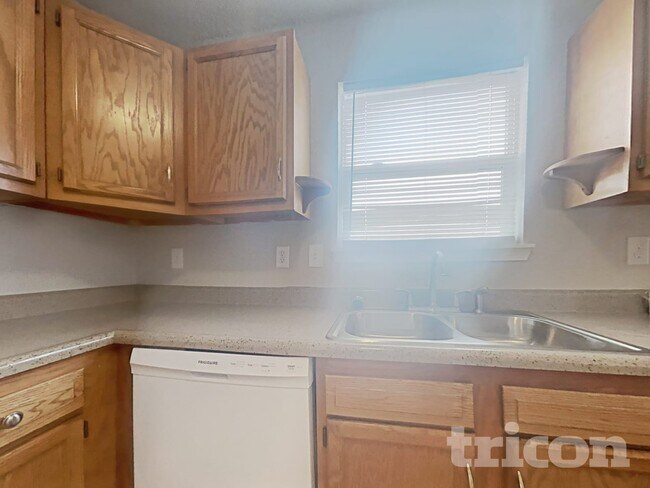 Foto del edificio - 8309 Brambleberry Dr