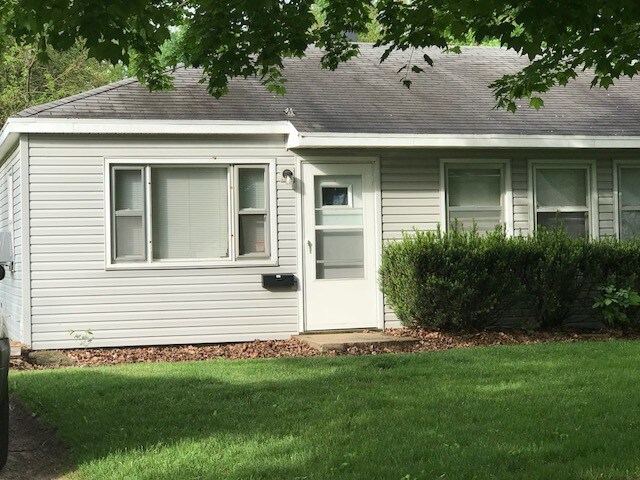 Primary Photo - 1301 Laurel Dr