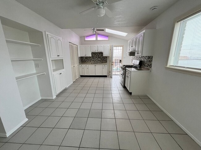 Foto del edificio - Cozy Affordable Charming 2 Bed, 1 Bath Home