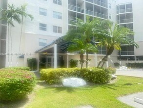 Building Photo - 2821 N Miami Beach Blvd