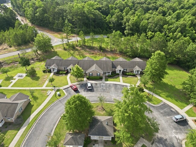 Building Photo - Country Club Cottages