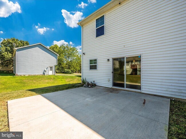 Building Photo - 117 Bunting Ave
