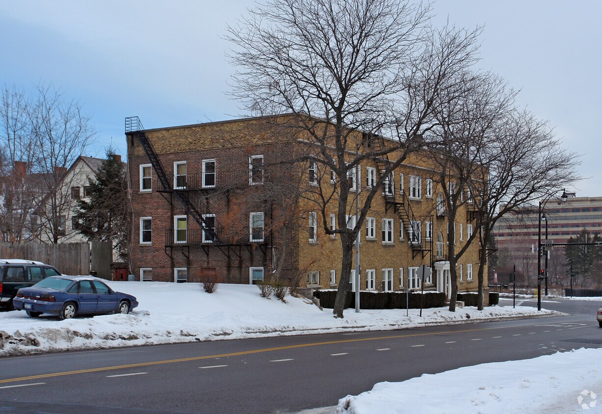 Building Photo - 865 Lake Ave