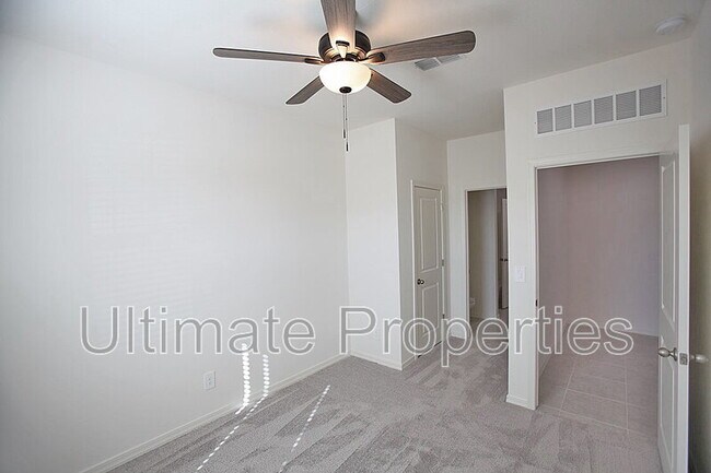 Foto del edificio - 19344 W Hazelwood St