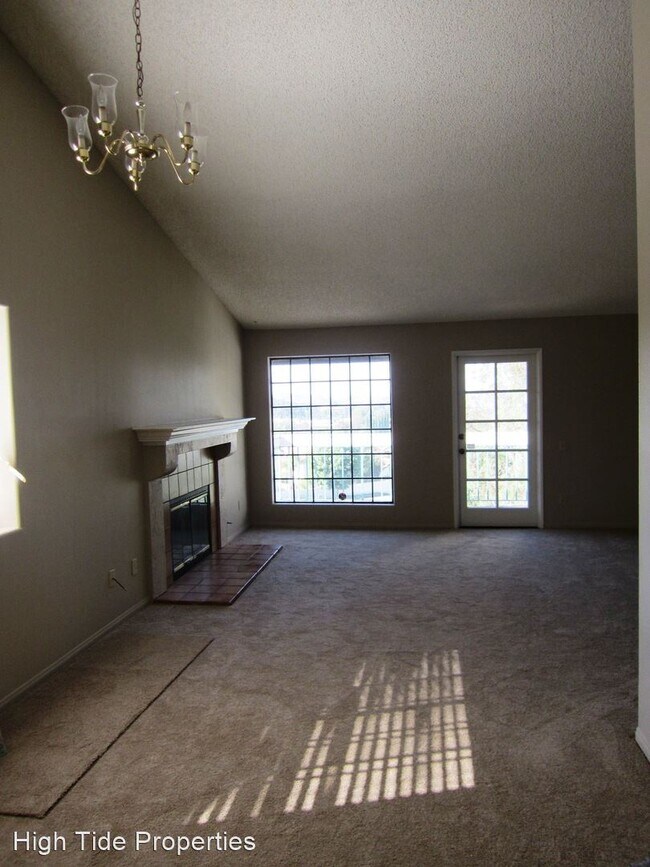 Building Photo - 3 br, 2 bath House - 16388 Avenida Venusto #E