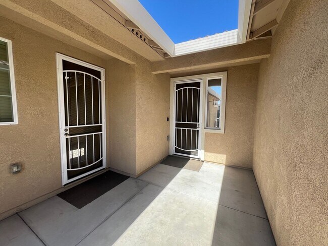 Building Photo - Spacious 4 Bed 3.5 Bath in Merced!