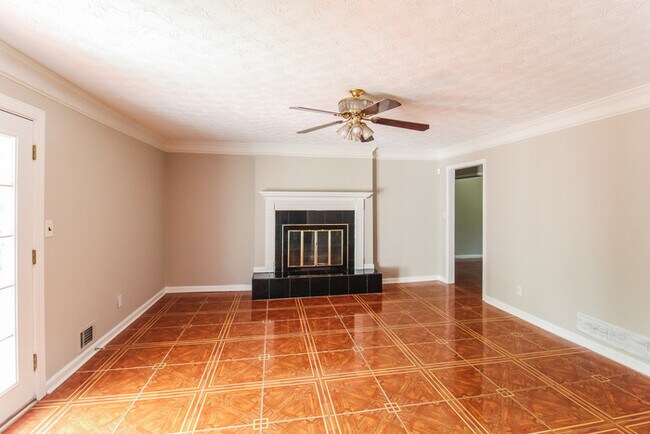 Foto del edificio - 4806 Castlewood Dr SW