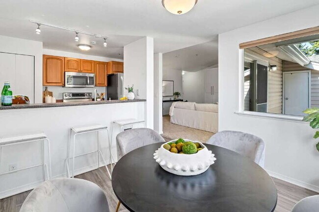 Foto del edificio - 19230 Forest Park Dr NE