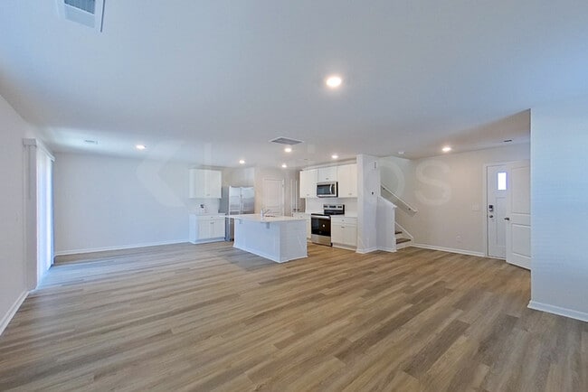 Building Photo - 127 Overstreet Way