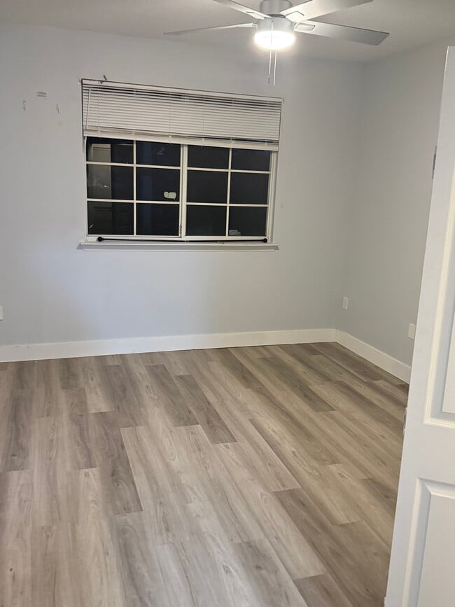 Foto del edificio - 9905 Baywinds Blvd