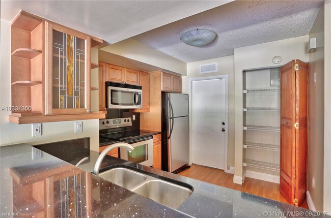 Foto del edificio - 9704 NW 24th Ct