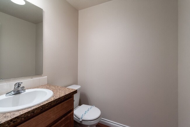 Building Photo - 3 Bed 2.5 Bath with Open Layout, SS Kitche...