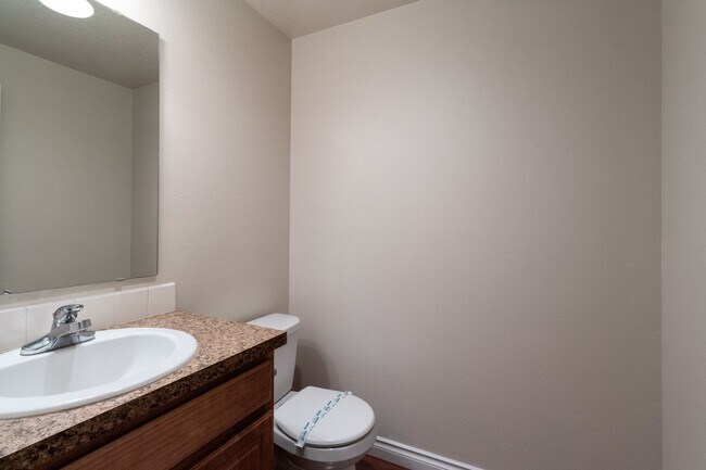 Foto del edificio - 3 Bed 2.5 Bath with Open Layout, SS Kitche...