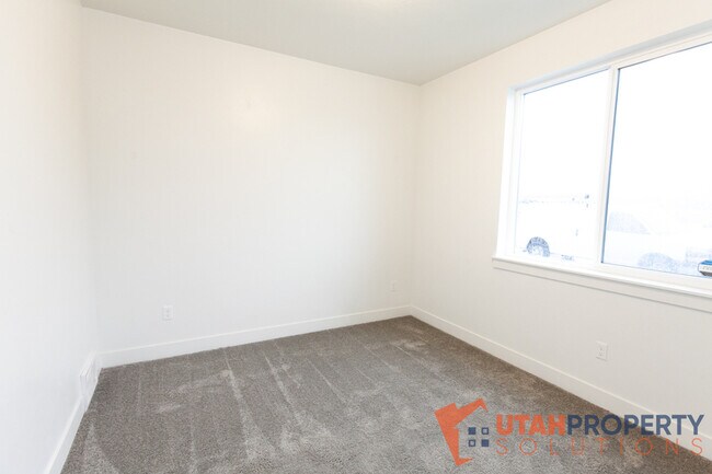 Building Photo - 468 S 700 W