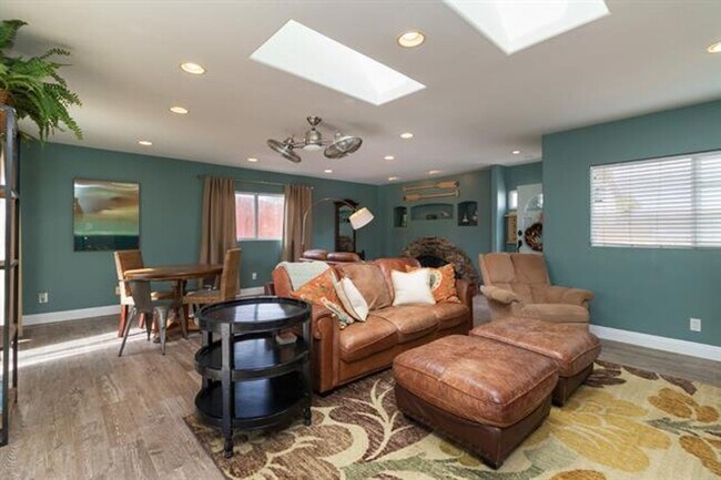 Foto del edificio - Lovely & Spacious Clairemont Home!  3BD/2BA w/ Pool & Hot Tub! Only - $5,495/mo