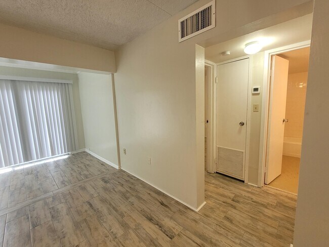 Foto del edificio - 300 Miracle Strip Pkwy