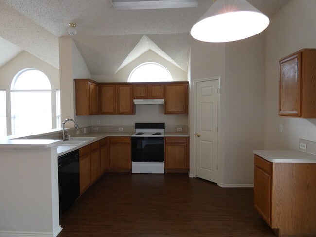 Building Photo - 613 Crystal Brook Dr
