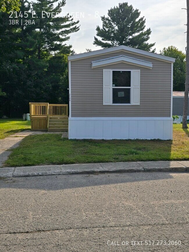 Building Photo - 2145 E. Evergreen-8