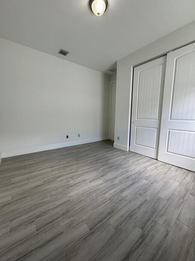 Foto del edificio - 1031 Mango Dr