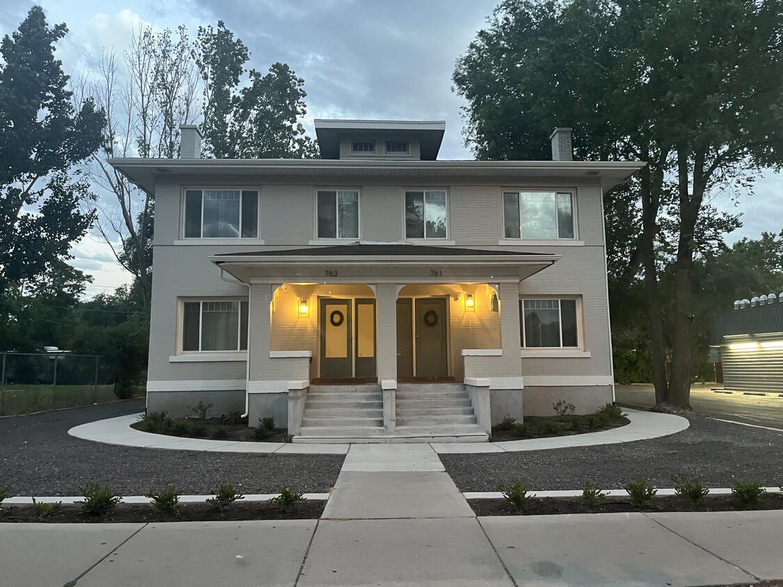 Foto principal - 763 24th St